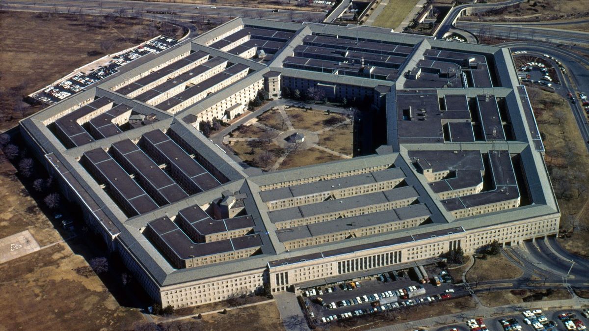 Trump dál „čistí“ Pentagon. Dosadil i muže, co označil Obamu za teroristu